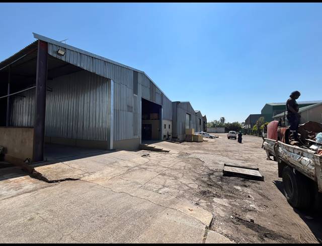 9,300M² WAREHOUSE FOR SALE IN VULCANIA